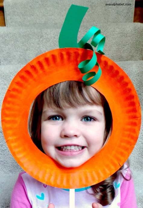 Paperplate Pumpkin Craft, Pumpkin Paper Plate Craft, Paper Plate Crown, Paper Plate Pumpkin Craft, Fruit Activity, Paper Plate Pumpkin, Paper Plate Masks, Toddler Storytime, Apples And Pumpkins