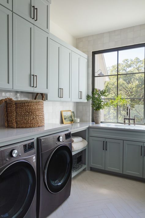 Bandit Trail - Transitional - Laundry Room - Dallas - by Kat Black Interiors | Houzz Transitional Modern Laundry Room, Laundry Room Black Appliances, Laundry Room Black, Modern Laundry Room, Transitional Laundry Room, Black Interiors, Grey Laundry Rooms, Laundry Room Tile, Modern Laundry