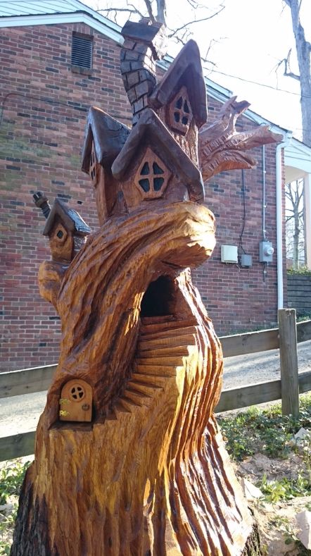 Chainsaw Carving by Paul - Treehouses Tree Carvings Chainsaw, Chainsaw Carvings Ideas Tree Stumps, Stump Wood Art, Carved Tree Stumps Wood Sculpture, Chain Saw Carving Tree Stumps, Chainsaw Art Tree Trunks, Tree Stump Sculpture Ideas, Tree Stump Carving Ideas, Tree Stump Sculpture