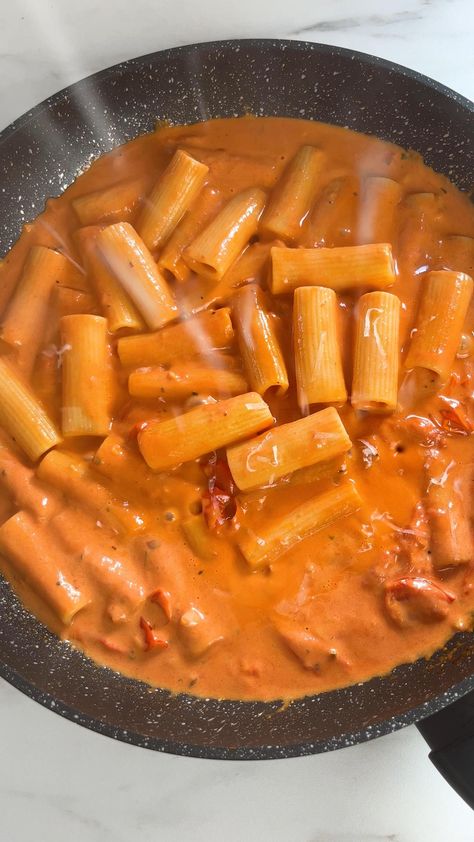 Creamy Cherry Tomato Pasta Food Recipes Videos, Sommer Mad, Cherry Tomato Pasta, Usa Food, Cooking Recipes Healthy, Recipes Pasta, Yummy Pasta Recipes, Healthy Homemade Recipes, Tasty Pasta