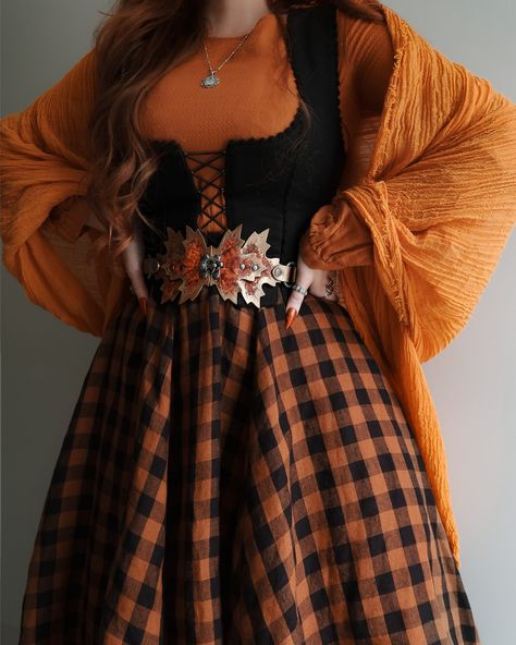 Witch way to the pumpkin patch? 🎃🍁🥧 . A little recreation of an outfit from last year with some Fall favourites 🍁🍂 thanks to my loves @sondeflor , for the perfect pumpkin patch skirt, @voriagh for the most gorgeous black linen bustier and @foxesandravens for the most MAGICAL maple leaf belt of my autumn loving dreams aghhh 🥹🍁😭 I’m still not over this piece! I have lots more spooky ssn ‘fits on the way with all of these Fall faves, but I thought they all went so well together, so why not recr... Fall Kawaii Outfits, Mushroomcore Outfits, Fall Cottagecore Outfits, Dark Cottagecore Outfits, Fall Kawaii, Linen Bustier, Leaf Belt, Patch Skirt, Witchy Outfits