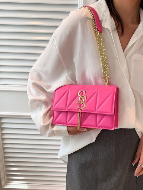 Hot Pink Purse Outfit, Pink Purse Outfit, Hot Pink Purse, Purse Outfit, Square Shoulder Bag, 2025 Fashion, Bag With Chain, 2024 Style, Pink Purse