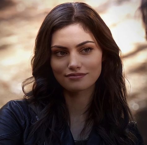 Hayley Marshall Icons Aesthetic, Haley Vampire Diaries, Haley Marshall Aesthetic, Haley Originals, Phoebe Tonkin Icon, Haley Mikaelson, Hayley Marshall Icons, Marshall Makeup, Haley Marshall