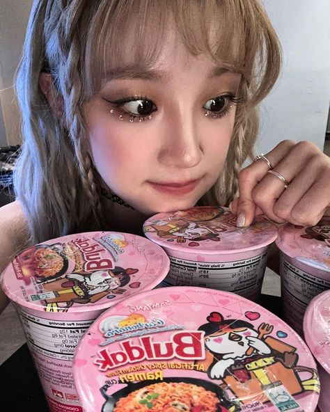 G-idle Yuqi, 17 Kpop, Safe And Sound, Pop Photos, August 26, Tolu, Pop Idol, Foto Ideas Instagram, Cube Entertainment