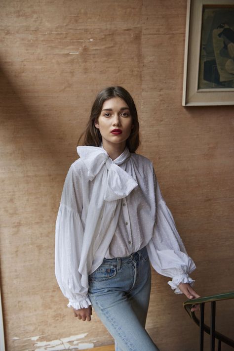 Take a look through this collection by New Zealand label Mahsa and tell me you don't want to wear a blouse RIGHT NOW... Blue Shirt With Jeans, Blue Jean Dress, Beige Outfit, Bow Blouse, Looks Street Style, Stil Inspiration, Mode Inspo, 가을 패션, Looks Style