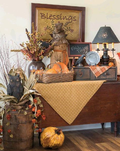 Urban Living Room Design, Primitive Fall Decorating, Primitive Fall Decor, Colonial Decorating, Urban Living Room, Modern Home Decor Ideas, Primitive Living Room, Condo Decor, Home Outside