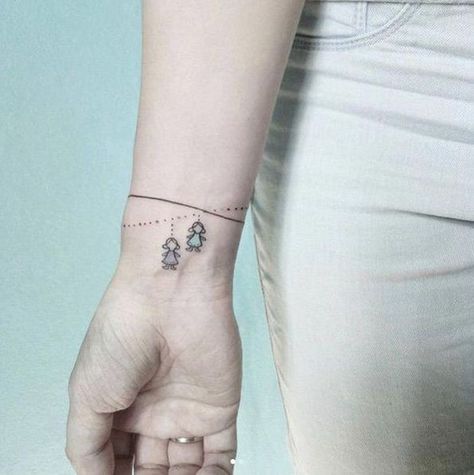 31 Tatuagens de homenagem aos FILHOS - Página 4 de 6 - 123 Tatuagens Mutterschaft Tattoos, Petit Tattoo, Mom Tattoo Designs, Mommy Tattoos, Mother Tattoos, Gorgeous Tattoos, Tattoos Women, Tattoo Bracelet, Cool Small Tattoos