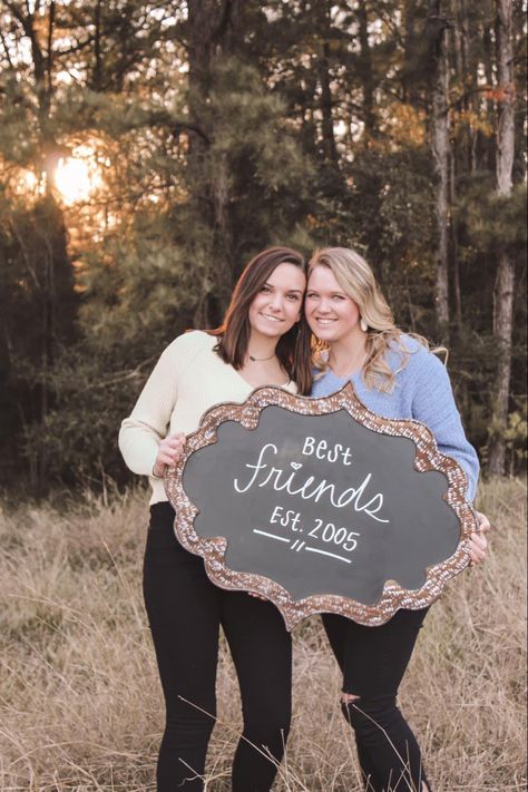 Bestie Photoshoot Ideas, 40th Photo Shoot, 40th Birthday Photo Shoot, Best Friend Shoot, Bestie Photo Shoot, Bff Shoot, Friend Senior Pictures, Best Friend Session, Best Friends Photoshoot