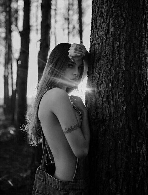 Photography Woman Poses, Naked Forest Photoshoot, Outside Bodouir Photoshoot Ideas, Sultry Outdoor Photoshoot, Spicy Outdoor Photos, Bouduar Photos Nature, Nature Budoir, Forest Photo Shoot Ideas, Bodouir Photoshoot Ideas Outdoor