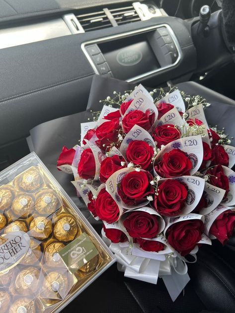 Rose Money, Hadiah Valentine, Luxury Flower Bouquets, Money Bouquet, Bouquet Of Roses, Flower Gift Ideas, Cute Couple Gifts, Glitter Flowers, Glitter Roses