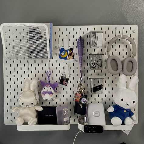 Plushie Holder, Miffy Room Decor, Pegboard Styling, Miffy Bedroom, Dorm Room Decor Minimalist, Miffy Room, Ikea Pegboard Ideas, Room Inspo Decor, Cluster Decor