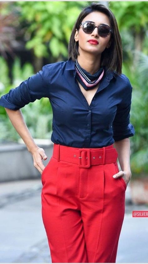 Red Pants Outfit, Real Women Fashion, Fashionable Work Outfit, Colour Combinations Fashion, Look Office, 2piece Outfits, Color Combos Outfit, Color Blocking Outfits, Color Combinations For Clothes