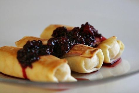 Why do we eat dairy products on Shavuot? Blintzes Recipe, Cheese Blintzes, Farmers Cheese, Jewish Recipes, Polish Recipes, Filling Recipes, Purim, Breakfast Recipes Easy, Pavlova