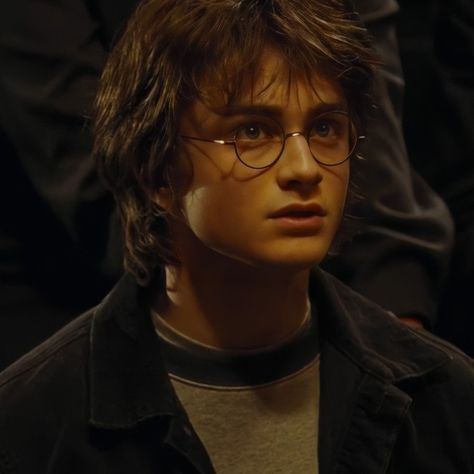 Harry Potter No Glasses, Harry Potter Look Alikes, Harry Potter Without Glasses, Harry Potter Long Hair, Harry Potter Haircut, Harry Potter 4th Year, Harry Potter 5th Year, Older Harry Potter, Harry Potter Face Claim