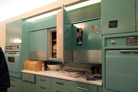 1950's metal General Electric Cabinets Mid Century Modern Kitchen Cabinets, Metal Kitchen Cabinets, Turquoise Kitchen, Green Kitchen Cabinets, Mid Century Modern Kitchen, Mid Century Kitchen, Modern Kitchen Cabinets, Metal Kitchen, Painting Kitchen Cabinets