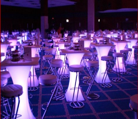 Led cocktail table,looks good! Cocktail Hour Tables High Tops, Led Party Furniture, Cocktail Arcade Table, Corporate Cocktail Event Decor, Led Cocktail Tables, Cocktail Bar Design, Cocktail Table Decor, Corporate Events Decoration, Nightclub Design