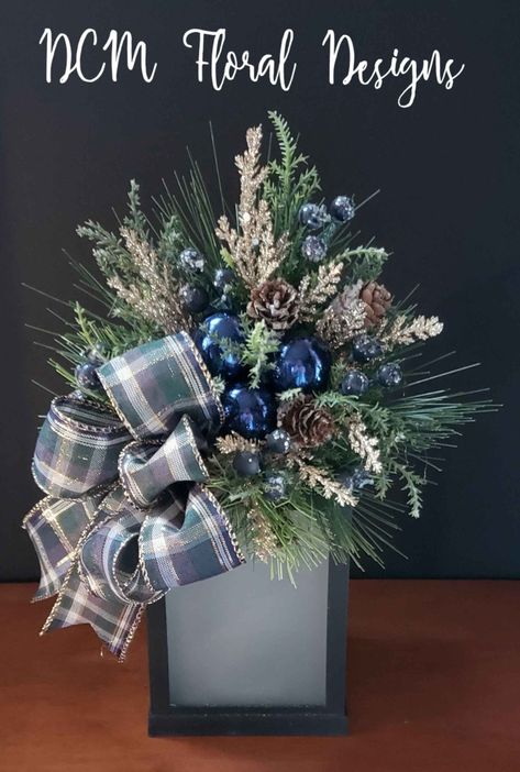 Blue Christmas Floral Arrangements, January Centerpieces, Christmas Lanterns Diy, Purple Christmas Decorations, Christmas Arrangements Centerpieces, Christmas Flower Decorations, Winter Floral Arrangements, Holiday Lanterns, Blue Christmas Decor