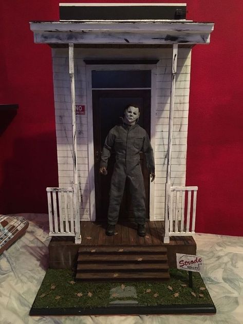 Horror Diorama, Toy Diorama, Michael Myers House, Myers House, Horror Action Figures, Human Centipede, Halloween Diorama, Halloween Michael Myers, House Front Porch