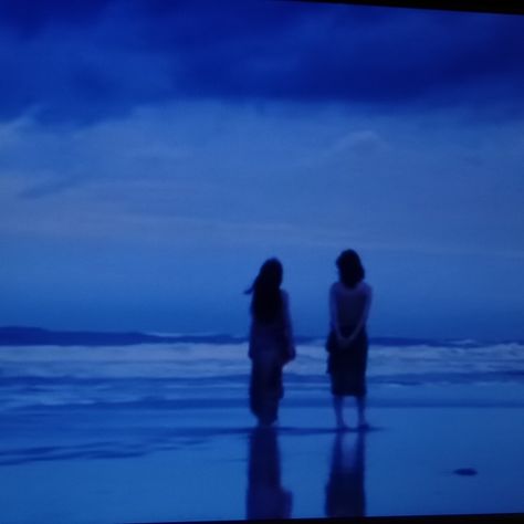 Blue In Film, Beach Cinematography, A Scene At The Sea, Night Scenes, Dark Beach, Movie Shots, Phone Inspiration, Blue Theme, Blue Night