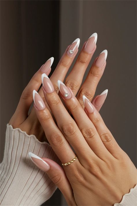 Looking for the perfect look for a formal occasion? Try this elegant simple nail idea that combines sophistication with minimalism. A chic nude base adorned with delicate gold accents creates a timeless design, ensuring you shine without overpowering your outfit. These simple nail ideas are ideal for weddings, galas, or any upscale event where elegance is key. Elevate your style effortlessly! Nail Minimal Simple, Nail Minimal, Simple Nail Ideas, Nail Idea, Simple Nail, Simple Nails, Formal Occasion, Gold Accents, Pretty Nails