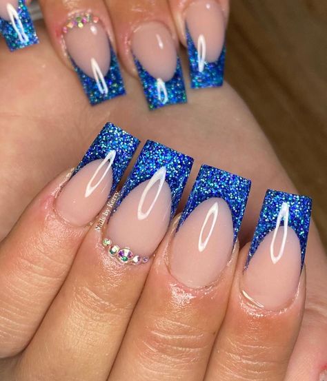 This fine Blue holographic and metallic glitter is stunning and versatile when it come to creating your nail design. Add a pot for your glitter here: https://glitterplanetuk.com/products/10ml-glitter-planet-pots **OUR GLITTERS COME IN 5 GRAM BAGS ** Pots are available separately** Nails Bleu, Teenage Vibes, Glitter Nails Art, Holographic Nail Designs, Blue Prom Nails, Blue And Silver Nails, Hoco Nails, Silver Nail Designs, Royal Blue Nails