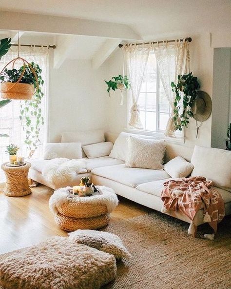 20 Boho Coastal Living Room Decor Ideas - Nikki's Plate Homebody Aesthetic, Bohemian Style Home, Bohemian Living Room Decor, Minimalist Living Room Design, Bedroom Cozy, Decor Eclectic, Aesthetic Cozy, Decor Ikea, Hygge Decor