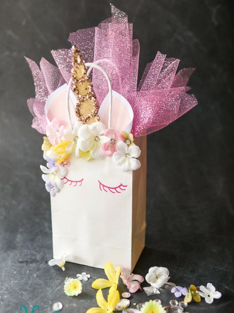 - Halloween Appetizers For Adults, Unicorn Gift Bags, Unicorn Diy, Halloween Cookies Decorated, Unicorn Party Favors, Unicorn Crafts, Halloween Appetizers, Unicorn Theme, Cadeau Diy