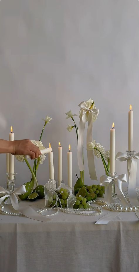 Simple Long Table Decor, Wedding Bridal Table Ideas, Bridesmaids Dinner Party, Tulle Table Runner Wedding, Bridesmaid Table Decor, Minimal Table Setting Wedding, Satin Table Runner Wedding, Pearl Table Setting, Italian Wedding Aesthetic Table Decor