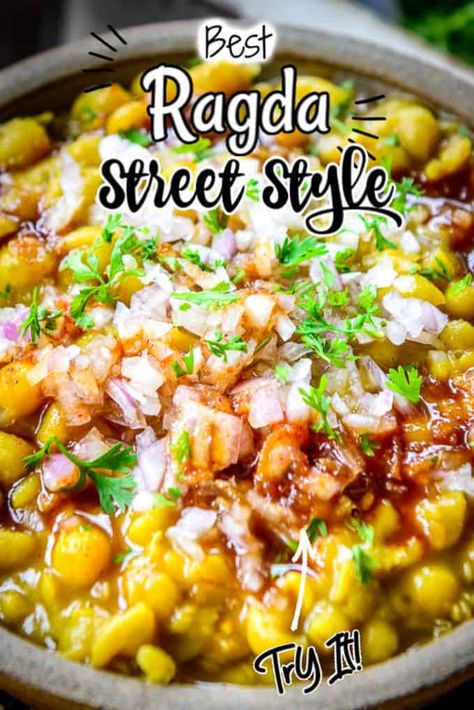 Ragda Chaat Recipe, White Peas Recipe, Ragda Recipe, Chat Recipes, Snacky Foods, Chats Recipe, Samosa Chaat, Spicy Curry, Mumbai Street Food