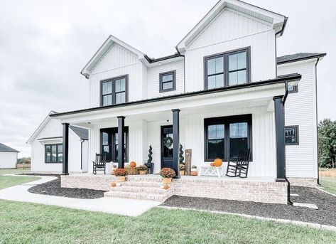 Black And White House, Farmhouse Style Exterior, House Upgrades, White Exterior Houses, Gorgeous Farmhouse, Light Brick, Dream Future, Brick And Wood, Modern Farmhouse Exterior