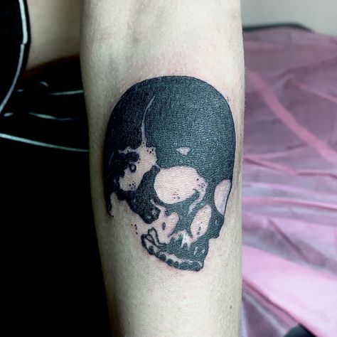 Blackwork skull grunge tattoo aesthetic indie bold traditional Skull Tattoos Simple, Tattoos Simple, Skull Tattoos, Blackwork, Instagram Photos, Tattoos, Photo And Video, Instagram Photo, Clothes