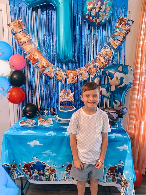 Sonic 3rd Birthday, Sonic The Hedgehog Birthday Decorations, Diy Sonic The Hedgehog Party, Sonic Backdrop Ideas, Sonic Birthday Decorations, Sonic Birthday Party Decorations, Sonic Birthday Party Ideas, Birthday Entertainment, Sonic The Hedgehog Birthday Party