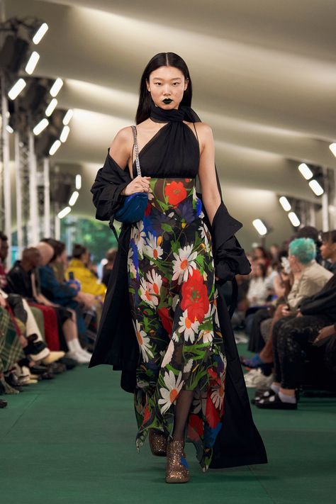 Media Outfit, Burberry Summer, Spring Summer 2024 Fashion Trends, Summer 2024 Fashion Trends, Burberry 2023, Fashion Scrapbook, Couture 2024, Lux Fashion, Summer 2024 Fashion