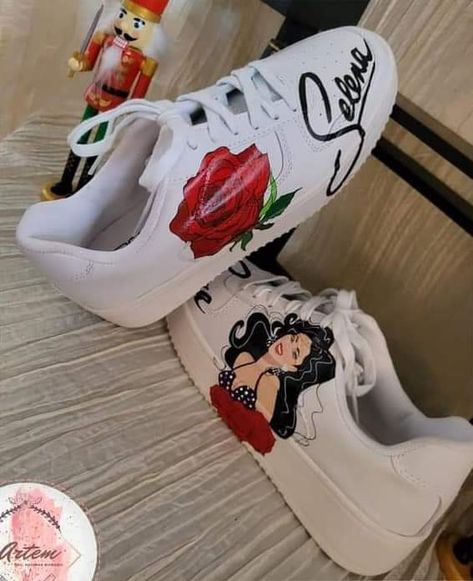 Selena Quintanilla Merch, Cute Converse Shoes, Selena Pictures, Cute Converse, Summer Bash, Crocs Boots, Selena Quintanilla Perez, Shoe Design, Selena Quintanilla