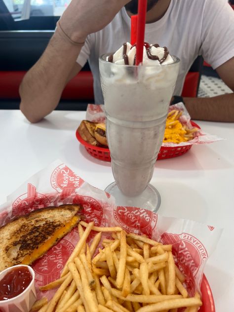 Milkshake Date, Steak N Shake, Lovey Dovey, Cheeseburger, Date Night, Steak, Good Food, Florida, Drinks