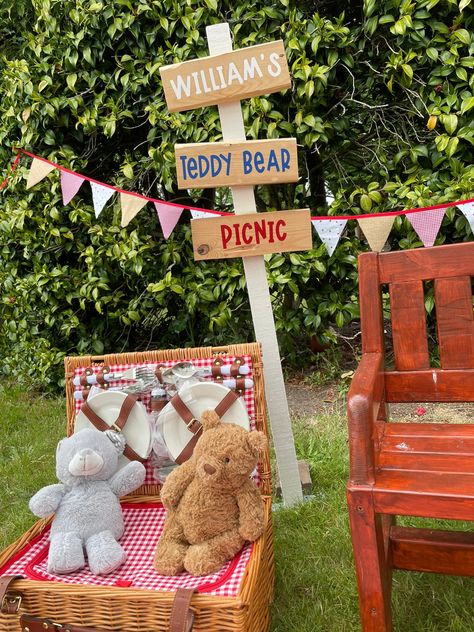 Teddy Bear Picnic Sign, Luxe Picnic, Teddy Bear Picnic Birthday Party, Picnic Baby Showers, Picnic Birthday Party, Simple Birthday Party, Forest Birthday, Teddy Bear Party, Bear Picnic