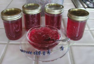 Lavender Jelly, Plating Food, Presentation Food, Green Juices, Whats Cooking, Lavender Recipes, Jelly Recipe, Dried Lavender Flowers, Jam And Jelly