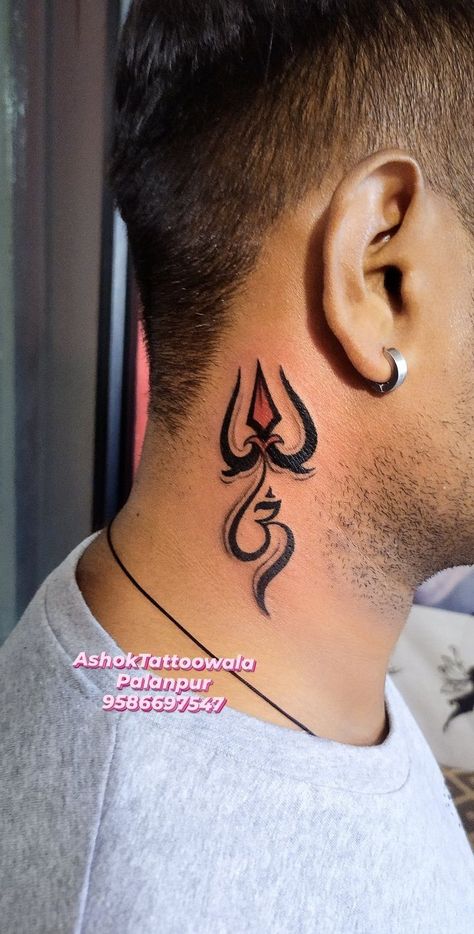 Tattoo for Boys Shiv Neck Tattoo, Mahakal Tattoo, Back Of Neck Tattoo Men, New Tattoo Styles, Om Earrings, Trishul Tattoo Designs, Cottage Illustration, Small Back Tattoos, Om Tattoo Design