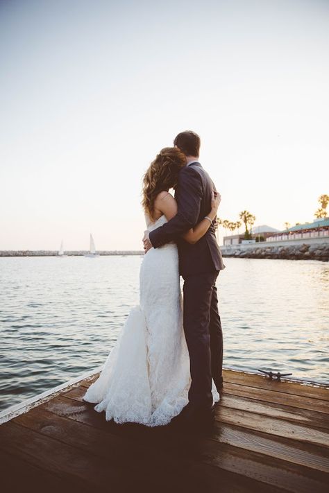 Pier Wedding Photos, Pond Wedding Photos, Dockside Wedding, Beach Wedding Pics, Lake Wedding Photos, Pond Wedding, Boho Wedding Photography, Fall Wedding Photography, Wedding Dress Guide