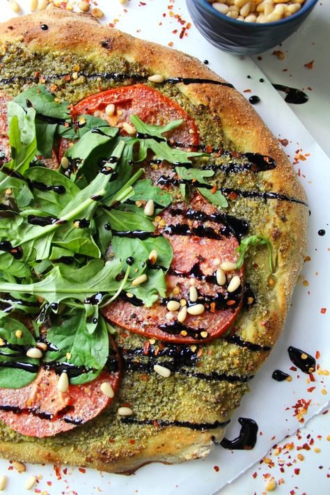 Vegan Pesto Pizza with Balsamic Glaze | ThisSavoryVegan.com Pizza With Balsamic Glaze, Pizza Vegana, Vegan Pizza Recipe, Healthy Pizza Recipes, Pasta Al Pesto, Pesto Pizza, Vegan Roast, Vegan Pesto, Perfect Pizza