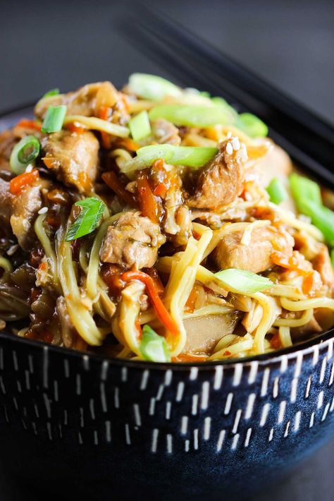 Crockpot Chicken Chow Mein, Slow Cooker Chop Suey, Slow Cooker Chicken Chow Mein, Chow Mein Chicken, Chicken Chop Suey Recipe Chinese Chow Mein, Crockpot Hacks, Best Chicken Chow Mein Recipe, Chicken Chow Mein With The Best Sauce, Beef Chow Mein Recipe