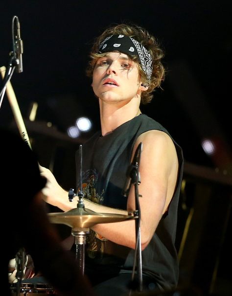 Aston Irwin, 5sos Ashton, Playing The Drums, 5sos Pictures, Calum Thomas Hood, The Drums, O2 Arena, Haikou, Drummer Boy