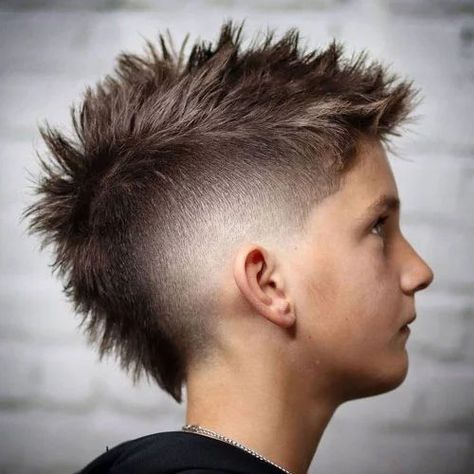 Cool Kids Haircuts, Fohawk Haircut, Boys Fade Haircut, Mohawk Hairstyle, Short Mohawk, Braided Mohawk Hairstyles, Short Fade Haircut, Trendy We Fryzurach, Mohawk Haircut