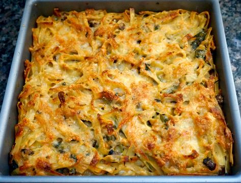 Cheese and Vegetable Kugel Vegetable Kugel, Casserole Ideas, Ground Beef And Cabbage, Boiled Chicken Breast, Kitchen Vignettes, Jewish Cuisine, Meat Casserole, Ground Beef Pasta, Cooking Green Beans