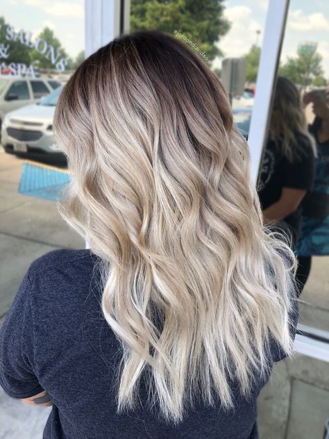 Smug Root Blonde, Deep Shadow Root Blonde, Warm Blonde With Shadow Roots, Blended Roots Blonde, Blonde Shadow Root With Money Piece, Blonde Balayage Babylights, Dark Roots Blonde Hair Balayage, Blond Închis, Blonde Hair Color Balayage