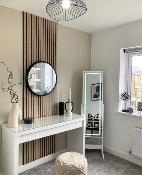 Scandanavian Interiors Bedroom, Jewellery Organisation, Mirror Jewellery, Jewellery Cabinet, Dressing Room Decor, White Room Decor, Mirror Jewellery Cabinet, Neutral Room, Redecorate Bedroom