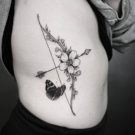 Saggitarius Tattoo Unique, Sagittarius Tattoo Designs, Tattoo With Flowers, Sagittarius Tattoo, Spine Tattoos, Letter J, Tattoo Designs For Women, Dreamcatcher Tattoo, Star Signs