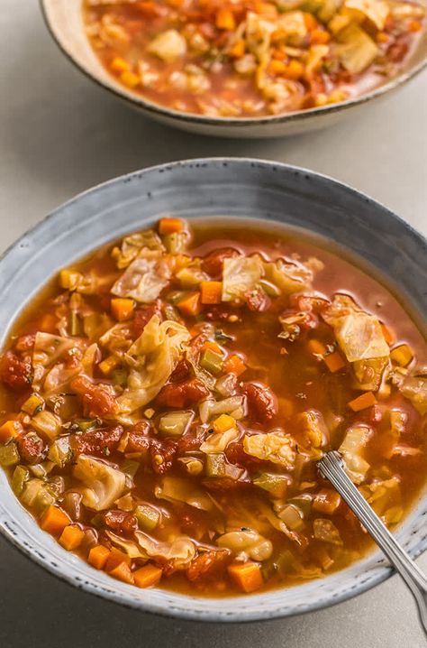 Forget the cabbage soup diet. Check out this Weight Loss Vegetable Soup and eat your way to a skinnier, healthier you! It's ready in less than 30 minutes. The Cabbage Soup Diet, Soup Cabbage, Detox Vegetable Soup, Soup Vegetable, Vegetable Diet, Cabbage Soup Diet, Turkey Soup, Soup Diet, Vegetable Soup Recipes