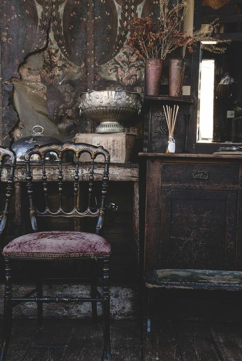 Victorian Industrial Decor, 1880s Decor, Antique Grunge Aesthetic, Vintage Bedroom Decor Victorian, Black Victorian Wallpaper, Victorian Witch Aesthetic, Victorian Aesthetic Home, Gothic Cottage Core, Vintage Victorian Aesthetic