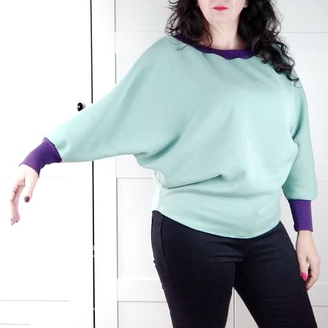 Dolman Sleeve Top Pattern, Apple Body Shapes, Plus Size Patterns, Dolman Sleeve Top, Sleeved Sweater, Blouse Hand Designs, Dolman Sleeve Tops, Bat Sleeve, Women Sleeve